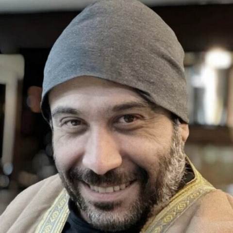 دانلود آهنگ محسن چاوشی لبای سرخ تو