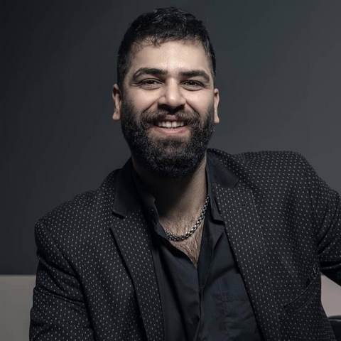 دانلود آهنگ من بیدار میشم به عشق تو سر صبح